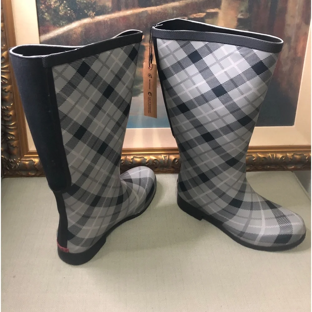 Chooka Flex Fit Elastic Plaid Tall Waterproof Rain Boot Women’s 6 Rainwear NIB